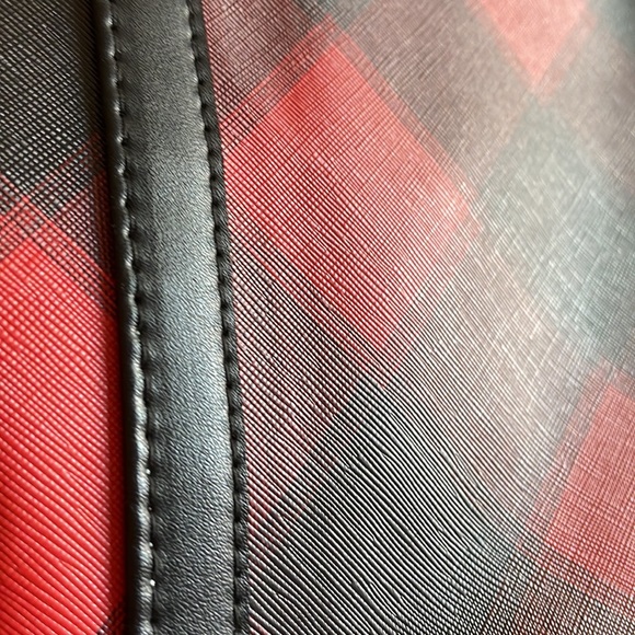 Victoria's Secret Red Black Plaid Holiday Weekender Tote Bag - Picture 5 of 9